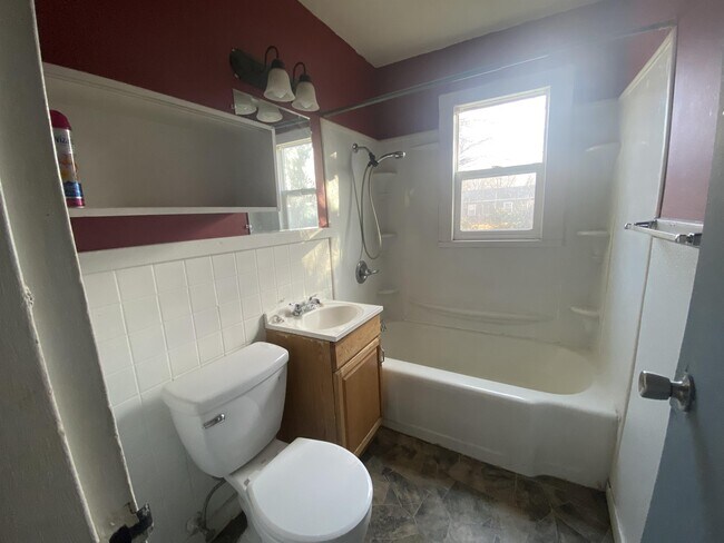 Building Photo - 2517 Moundview Dr