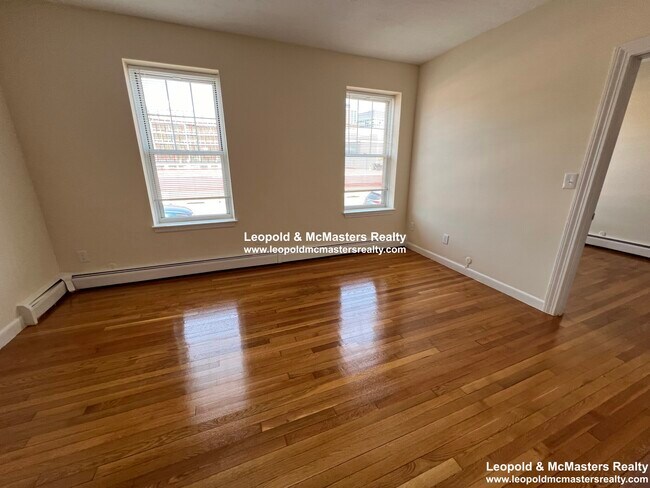 Building Photo - 142 North Beacon St