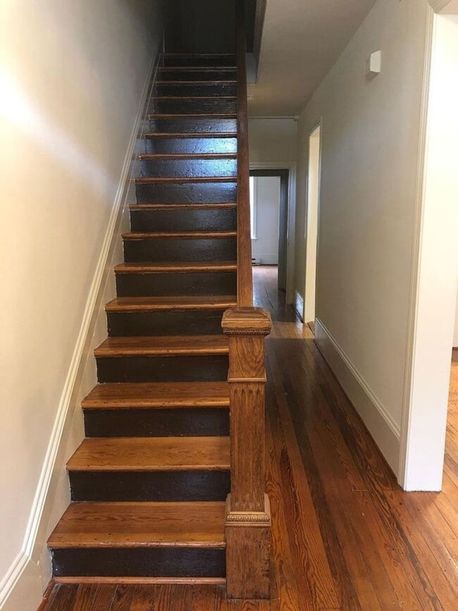 Building Photo - Spacious 3-Bed 3-Bath on Cary St.