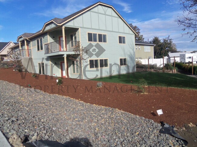 Building Photo - bunk808