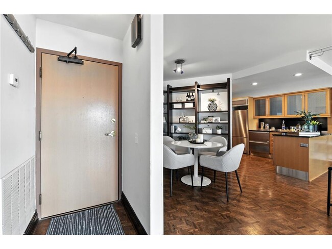 Foto del edificio - 2950 Dean Pkwy