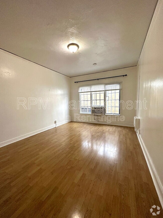 Building Photo - 1825 Ivar Ave