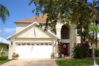 Building Photo - 753 NW Waterlily Pl