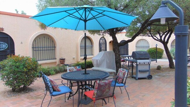Building Photo - 175 W Calle Del Ano