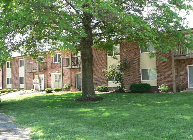 Building Exterior - Yorktowne Apartments