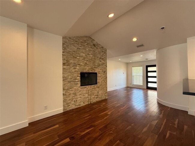 Building Photo - 5814 Gloucester Ln