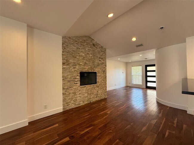 Foto del edificio - 5814 Gloucester Ln