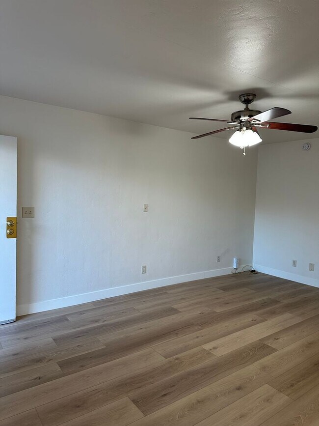 Building Photo - 3346 1/2 32nd Street-