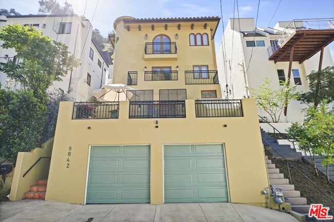 Foto del edificio - 9842 Portola Dr
