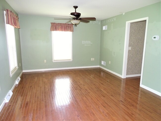 Building Photo - 90 Battens Cir