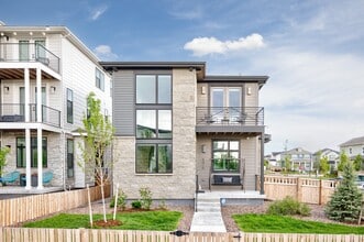 Building Photo - 6010 N Perth St