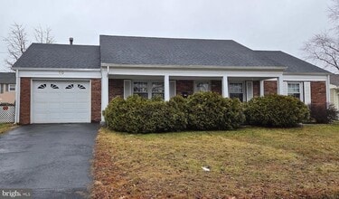 Building Photo - 10 Gardenbrook Ln