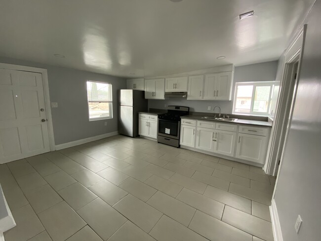 Building Photo - 2223 Griffin Ave