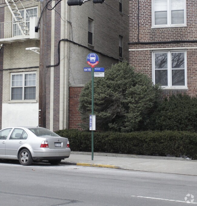 Building Photo - 4265 Webster Ave