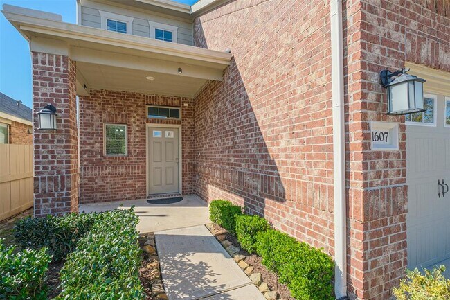 Building Photo - 1607 Summer City Dr