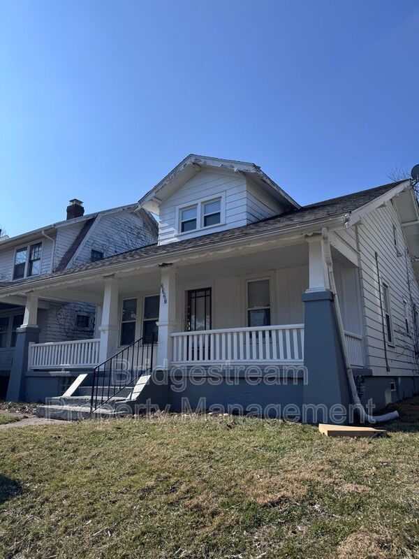 Building Photo - 2327 Eastview Ave