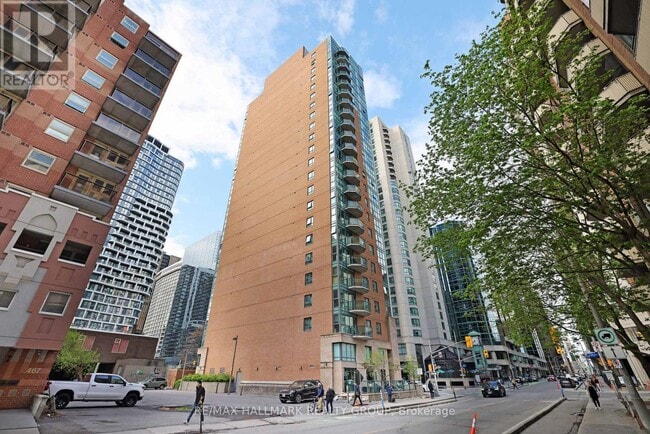 Building Photo - 445 Laurier Ave W