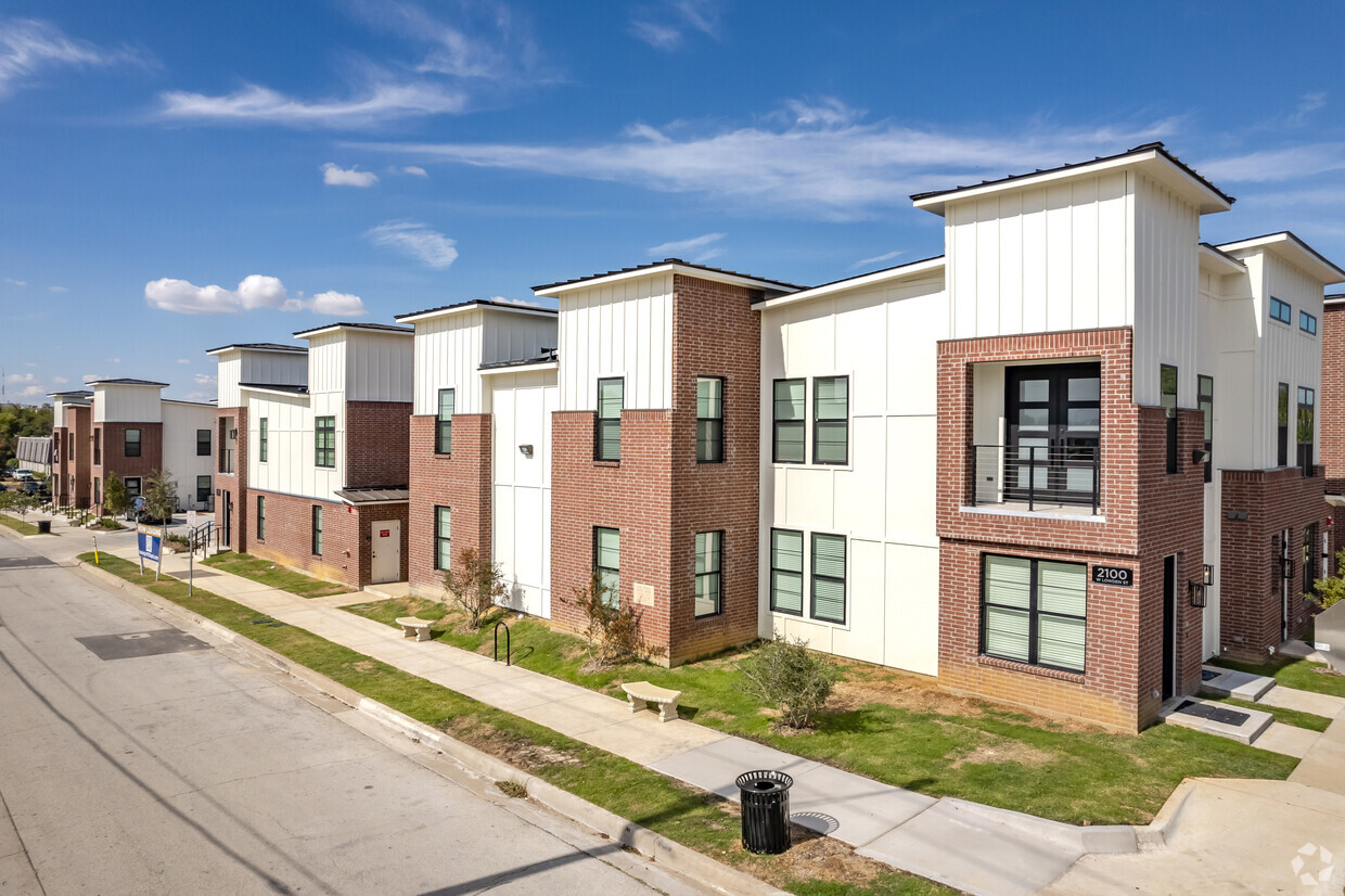 Building Photo - M25 Apartments