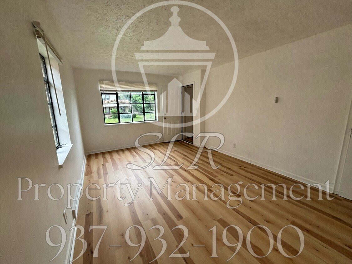 Primary Photo - 212 E Bruce Ave