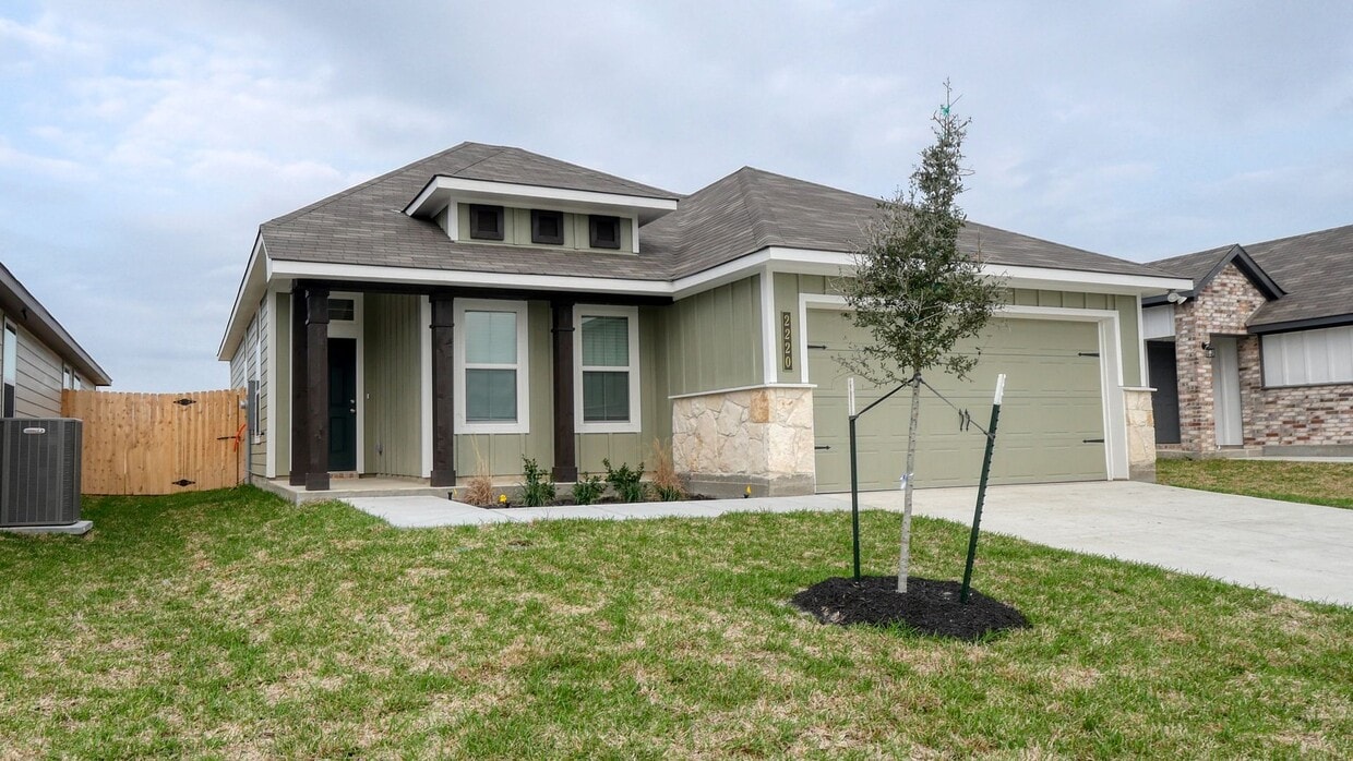 Spacious Single-Family Home Available Now! - Spacious Single-Family Home Available Now!