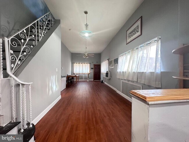 Foto del edificio - 526 W Porter St