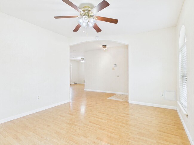 Foto del edificio - 4663 SE Brighton Dr