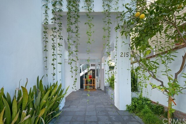 Foto del edificio - 215 Goldenrod Ave