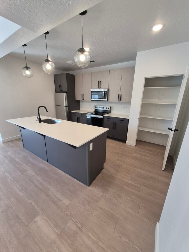 Building Photo - Promontory Place