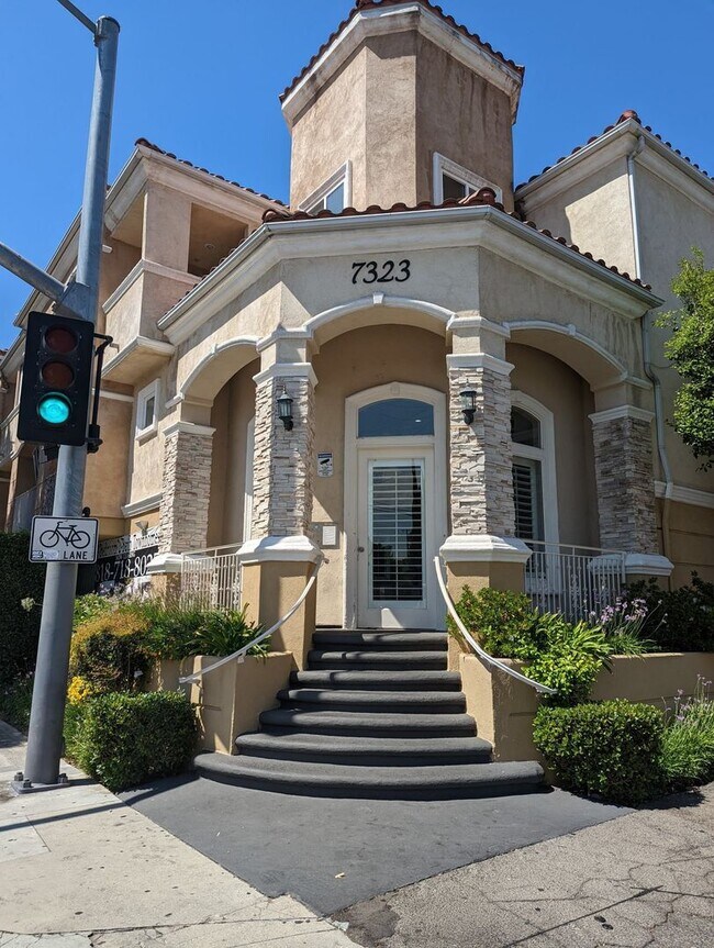 Foto del edificio - 7323 Winnetka Ave