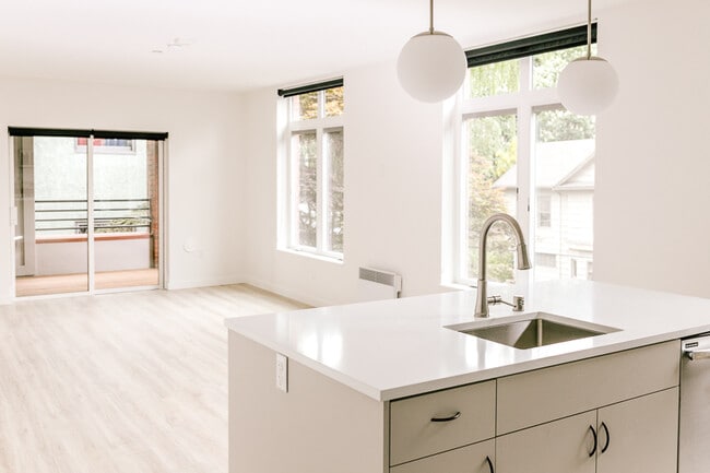 Building Photo - Harrison South