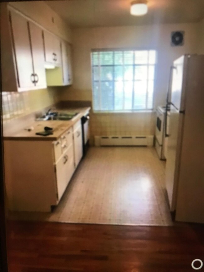 Kitchen - 3132 Portsmouth Ave