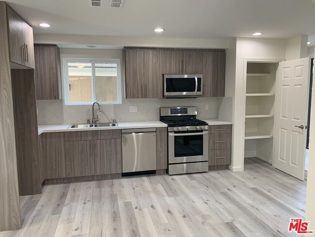 Building Photo - 2700 Los Olivos Ln