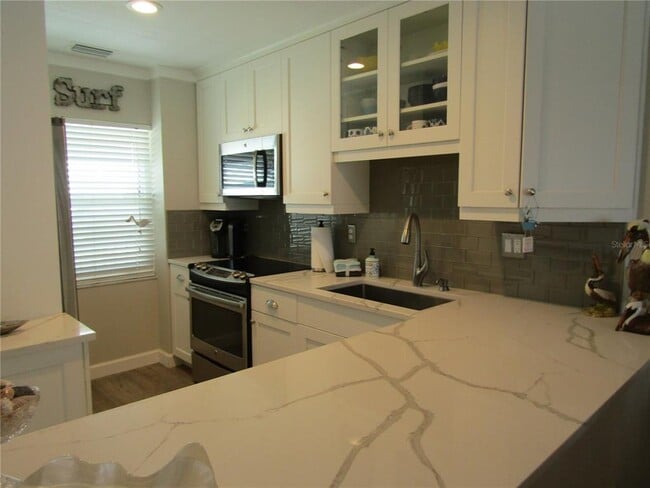 Building Photo - 1400 Tarpon Center Dr