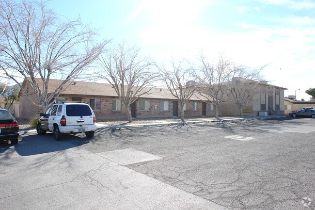 Byrd's Lovenest Apartaments - 4879 E Owens Ave