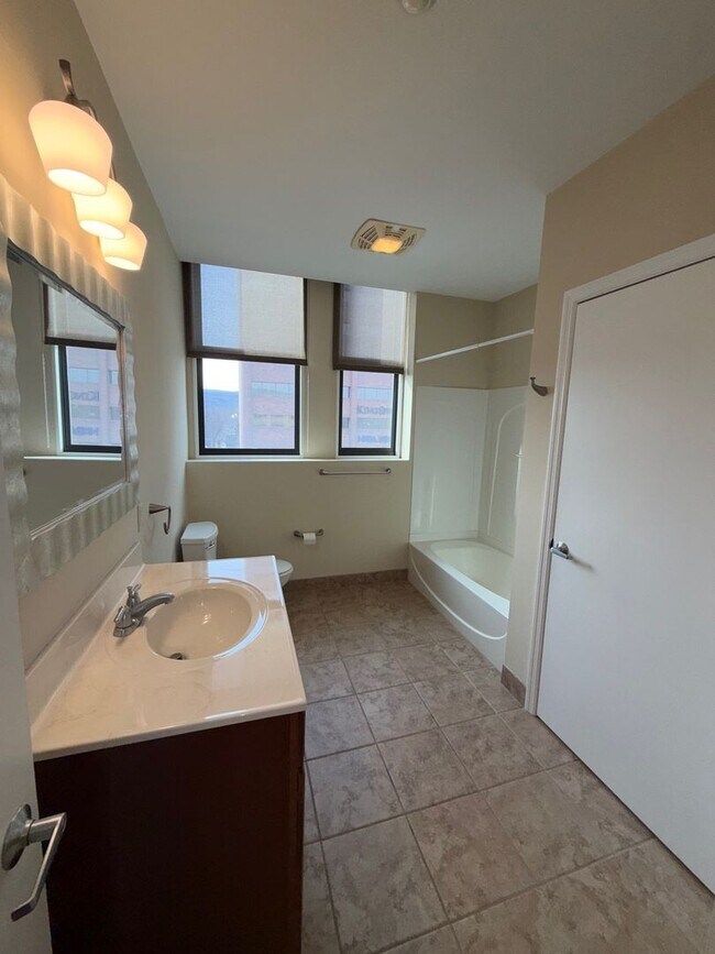 Foto del edificio - Bright & Spacious 2BR Apartment in Trendy Downtown Bethlehem, PA