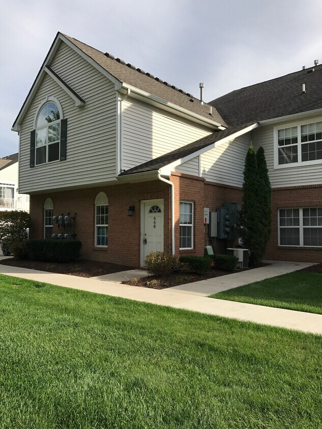 Foto principal - 668 Olde English Cir