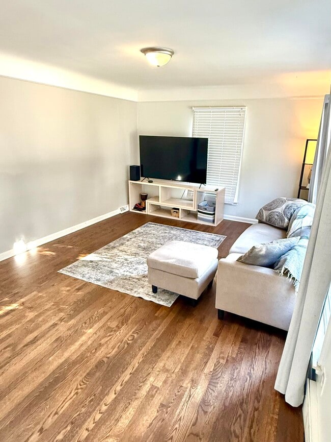 Building Photo - 1828 Thomas Ave