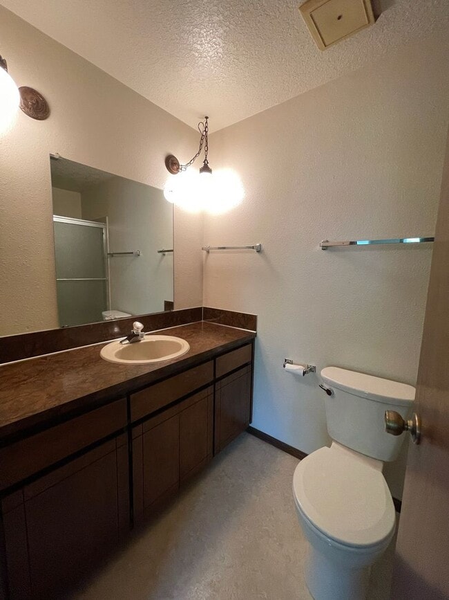 Building Photo - Three Bedroom Home Available in South Corv...