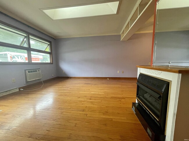 Foto del edificio - 1904 E Maxwell Ln