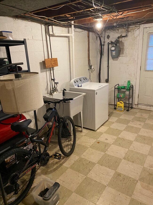 Foto del edificio - 8011 Stratman Rd