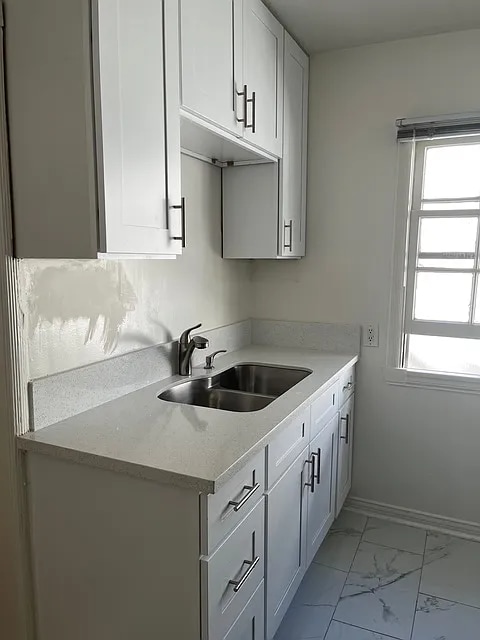 Foto del edificio - 10331 Ashton Ave