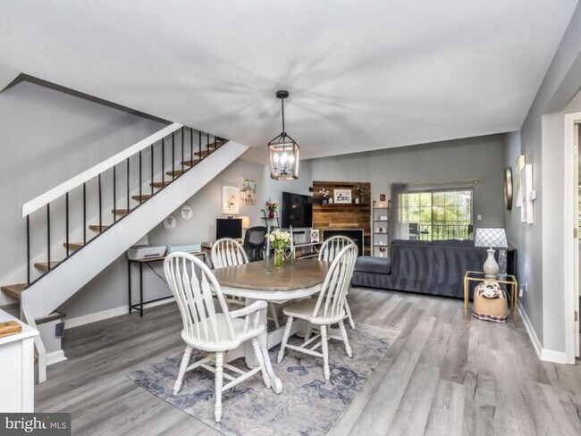 Building Photo - 430 Westridge Dr