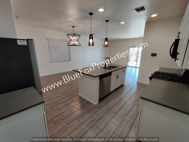 Building Photo - 10550 S Avenida Lago De Plata