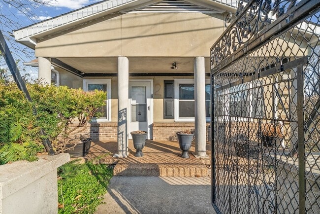 Building Photo - 211 St John St