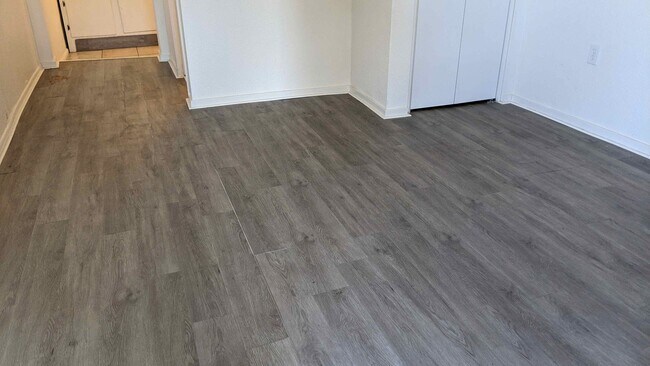 Foto del edificio - Cozy Studio 1 Bath All Utilities Paid Sect...