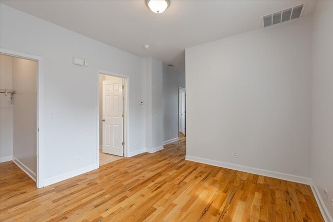 Foto del edificio - 1234 W 49th Pl
