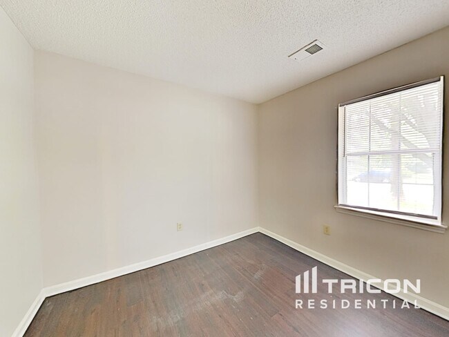 Building Photo - 11622 Calgary Dr