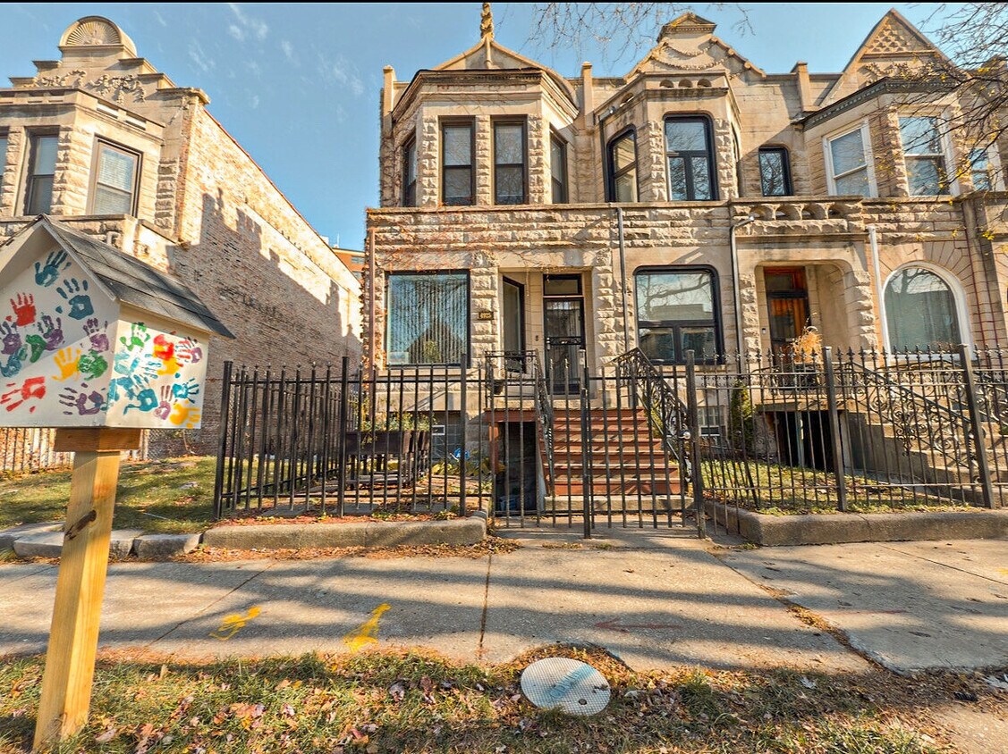 Foto principal - 4925 S Champlain Ave