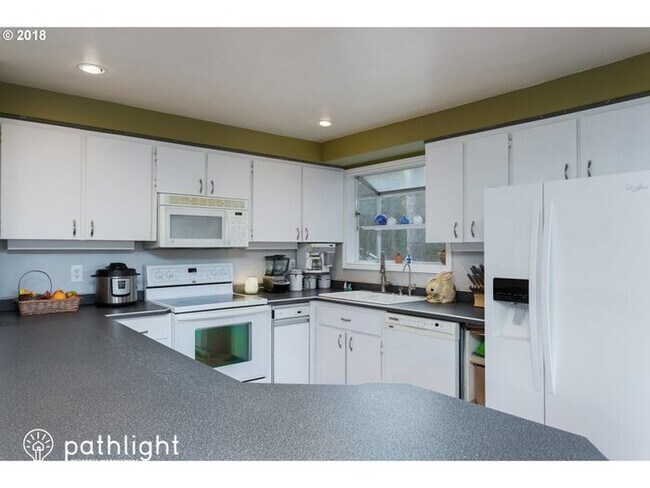 Building Photo - 2150 19th Street, West Linn, OR, 97068