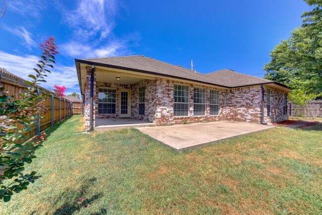 Foto del edificio - Charming 3 Bed, 2 Bath Home in Prime Owass...